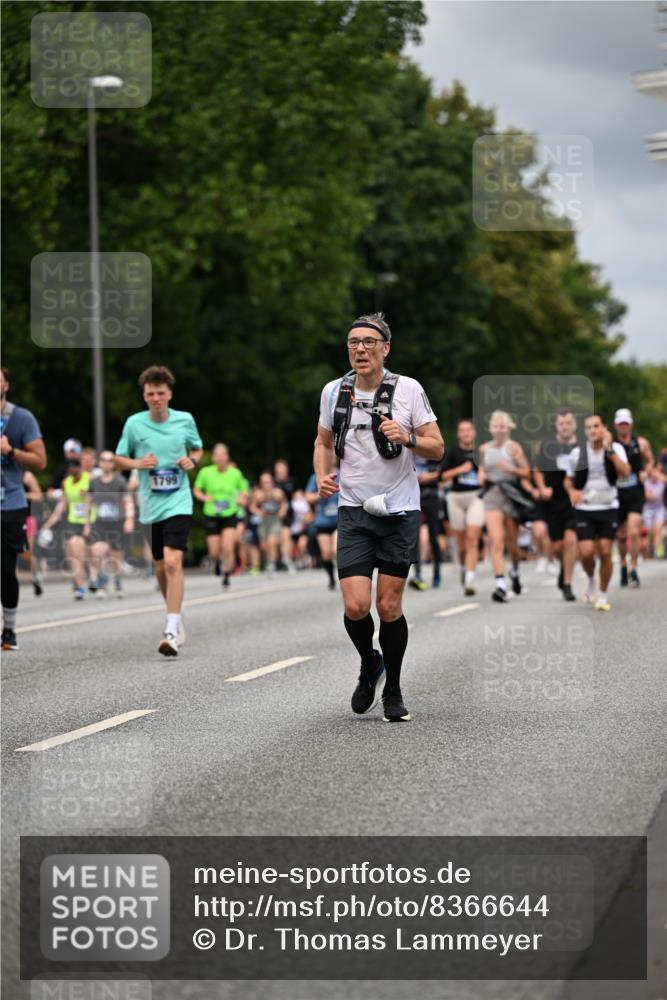 29.06.2025 - hella hamburg halbmarathon Dr. Thomas Lammeyer http://msf.ph/oto/8366644 29.06.2025 10:41:48 Kennedybrücke 1276, 1337, 1339, 1799, 1819, 2016, 2031, 2104, 2199, 2272, 2480, 2853, 4347, 4442, 4618, 4762, 5146, 5522, 5523, 5640, 5940, 6243, 6584, 6821, 6955, 7085, 7124, 7321, 7544, 8499, 8758, 8811, 8843, 8985, 9288, 9894, 10159, 10476, 10506, 10836, 10919 meine-sportfotos.de