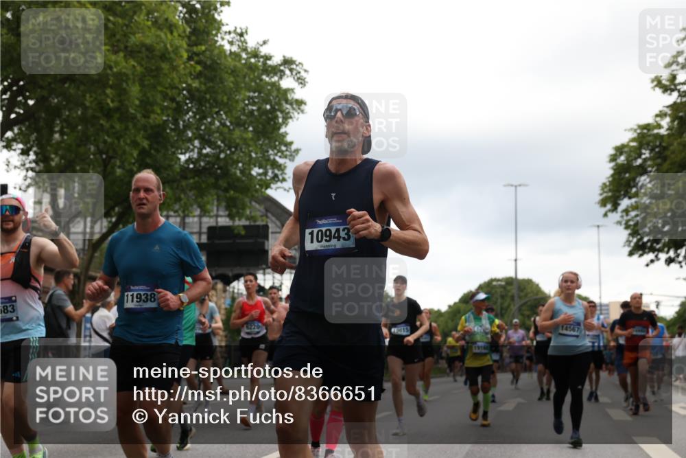 29.06.2025 - hella hamburg halbmarathon Yannick Fuchs http://msf.ph/oto/8366651 29.06.2025 10:53:24 20KM 2006, 2348, 2584, 2957, 2978, 3114, 3181, 3279, 3425, 3983, 4088, 4592, 4796, 5885, 6087, 6220, 6438, 7031, 7223, 7287, 10488, 10587, 10759, 10896, 10943, 11018, 11757, 11935, 11938, 12206, 12261, 12564, 12633, 12736, 12779, 12862, 13583, 13761, 14567, 14732, 14902, 14928, 14965, 15232, 15284, 15785, 16227, 16341, 16754, 16910, 16915, 16980, 17176, 17304, 17503, 17630, 18467, 18485, 18716, 18855, 19015, 19160 meine-sportfotos.de