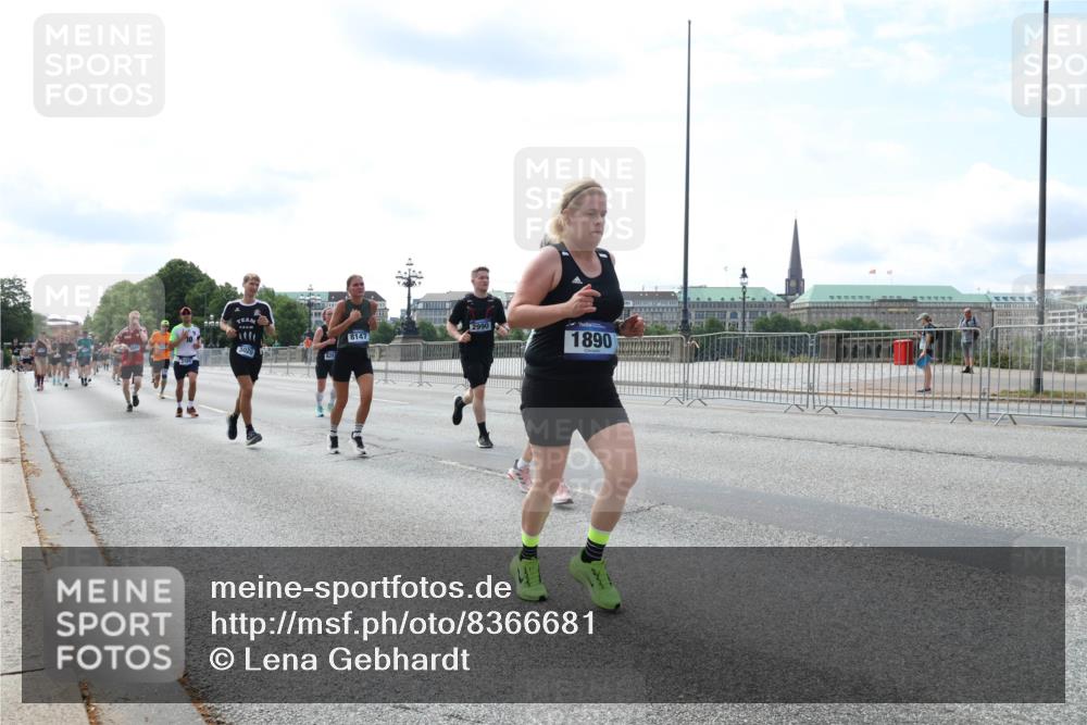 29.06.2025 - hella hamburg halbmarathon Lena Gebhardt http://msf.ph/oto/8366681 29.06.2025 10:14:33 Lombardsbrücke 3020, 8147, 1890, 1406, 1728, 1890, 2046, 2494, 2990, 3020, 3154, 3454, 3691, 3756, 3834, 3939, 4032, 5191, 5670, 5981, 6028, 6083, 6089, 6287, 6366, 6935, 7195, 7209, 7442, 7802, 7840, 7991, 8001, 8055, 8057, 8147, 8409, 8755, 8892, 9173, 9556, 9663, 9709, 9845, 9886, 10224, 10391, 10610, 12467, 12938, 13237, 13285, 13788, 14488, 15840, 16126 meine-sportfotos.de