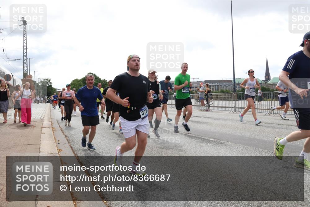 29.06.2025 - hella hamburg halbmarathon Lena Gebhardt http://msf.ph/oto/8366687 29.06.2025 10:39:30 Lombardsbrücke 5, 1120, 372, 3461, 13519, 14114, 1760, 1856, 1883, 2092, 2571, 2574, 2578, 2843, 2893, 2976, 2998, 3046, 3275, 3353, 3727, 3745, 4298, 4410, 4523, 4603, 4609, 4659, 4752, 4855, 4882, 5045, 5701, 6112, 6321, 6342, 6343, 6427, 6428, 6611, 6719, 6726, 6739, 6748, 7053, 7125, 7199, 7341, 7429, 7501, 7506, 7524, 7589, 7684, 7815, 8203, 8243, 8457, 8995, 9393, 9420, 9446, 9569, 9698, 9747, 9777, 9974, 9977, 10001, 10072, 10315, 10441, 10512, 10516 meine-sportfotos.de