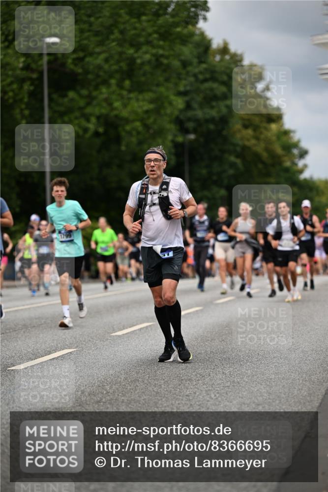 29.06.2025 - hella hamburg halbmarathon Dr. Thomas Lammeyer http://msf.ph/oto/8366695 29.06.2025 10:41:49 Kennedybrücke 1337, 1339, 1799, 1819, 2016, 2031, 2104, 2272, 2480, 2853, 4347, 4442, 4618, 4762, 5146, 5522, 5523, 5640, 5940, 6243, 6584, 6821, 6955, 7085, 7124, 7321, 7544, 8499, 8758, 8811, 8843, 8985, 9288, 9894, 10159, 10476, 10506, 10836, 10919 meine-sportfotos.de