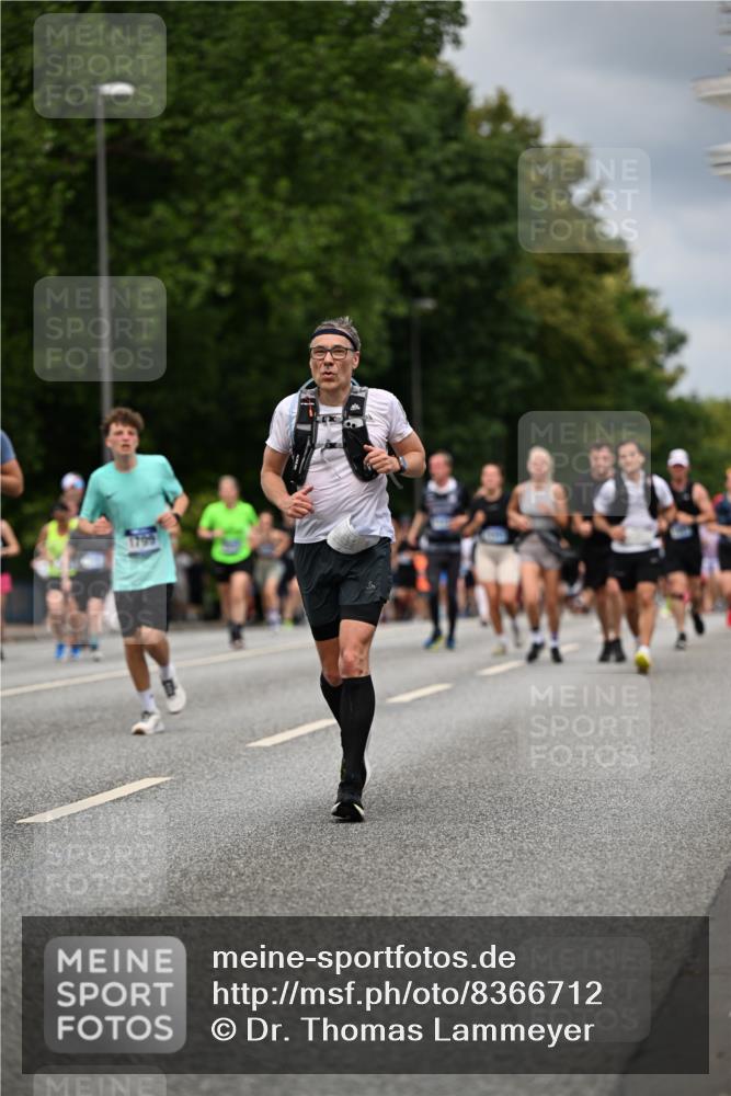 29.06.2025 - hella hamburg halbmarathon Dr. Thomas Lammeyer http://msf.ph/oto/8366712 29.06.2025 10:41:49 Kennedybrücke 1337, 1339, 1799, 1819, 2016, 2031, 2104, 2272, 2480, 2853, 4347, 4442, 4618, 4762, 5146, 5522, 5523, 5640, 5940, 6243, 6584, 6821, 6955, 7085, 7124, 7321, 7544, 8499, 8758, 8811, 8843, 8985, 9288, 9894, 10159, 10476, 10506, 10836, 10919 meine-sportfotos.de