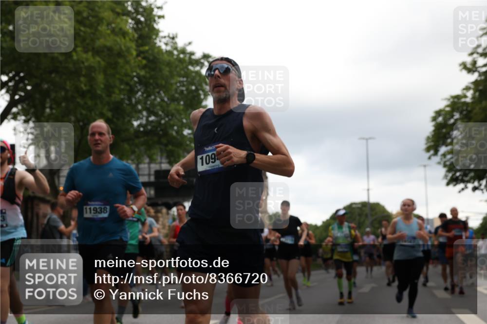 29.06.2025 - hella hamburg halbmarathon Yannick Fuchs http://msf.ph/oto/8366720 29.06.2025 10:53:24 20KM 2006, 2348, 2584, 2957, 2978, 3114, 3181, 3279, 3425, 3983, 4088, 4592, 4796, 5885, 6087, 6220, 6438, 7031, 7223, 7287, 10488, 10587, 10759, 10896, 10943, 11018, 11757, 11935, 11938, 12206, 12261, 12564, 12633, 12736, 12779, 12862, 13583, 13761, 14567, 14732, 14902, 14928, 14965, 15232, 15284, 15785, 16227, 16341, 16754, 16910, 16915, 16980, 17176, 17304, 17503, 17630, 18467, 18485, 18716, 18855, 19015, 19160 meine-sportfotos.de
