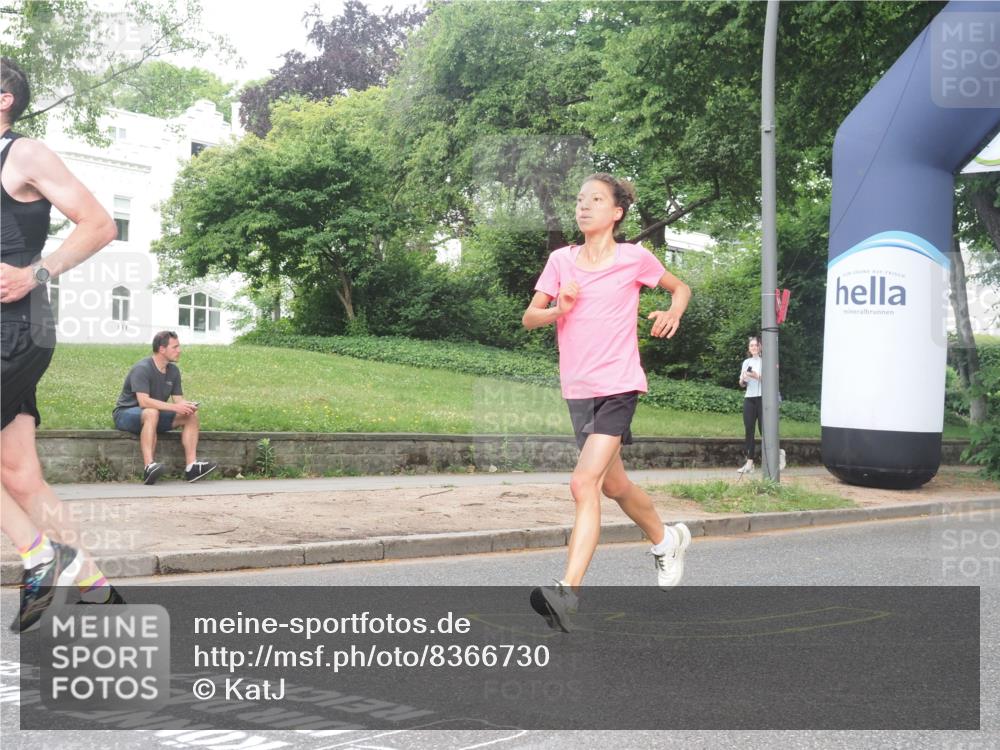29.06.2025 - hella hamburg halbmarathon KatJ http://msf.ph/oto/8366730 29.06.2025 10:23:06 Zwischen KM18-KM19 1080, 6305, 7534, 8312 meine-sportfotos.de