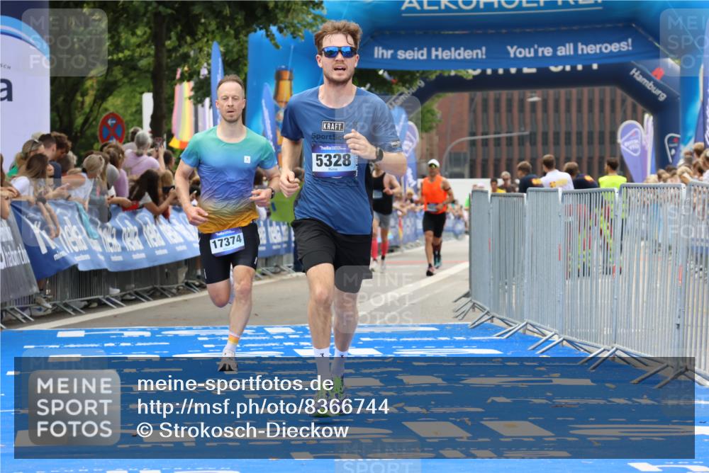29.06.2025 - hella hamburg halbmarathon Strokosch-Dieckow http://msf.ph/oto/8366744 29.06.2025 10:28:26 Ziel 5328, 12529, 14140, 16711, 17374 meine-sportfotos.de