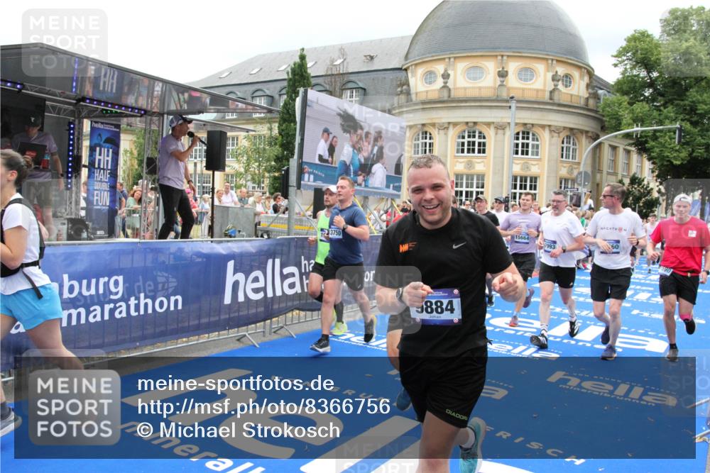 29.06.2025 - hella hamburg halbmarathon Michael Strokosch http://msf.ph/oto/8366756 29.06.2025 10:57:18 Ziel 1387, 1877, 2417, 2676, 4167, 4940, 8585, 9577, 9884, 9934, 10383, 11590, 11612, 12014, 13750, 14139, 15110, 15229, 15664, 16625, 17660, 17779, 17848, 17993, 19184 meine-sportfotos.de