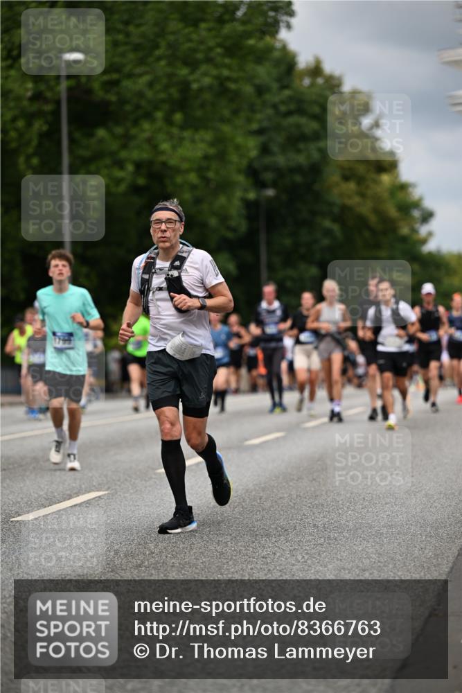 29.06.2025 - hella hamburg halbmarathon Dr. Thomas Lammeyer http://msf.ph/oto/8366763 29.06.2025 10:41:49 Kennedybrücke 1337, 1339, 1799, 1819, 2016, 2031, 2104, 2272, 2480, 2853, 4347, 4442, 4618, 4762, 5146, 5522, 5523, 5640, 5940, 6243, 6584, 6821, 6955, 7085, 7124, 7321, 7544, 8499, 8758, 8811, 8843, 8985, 9288, 9894, 10159, 10476, 10506, 10836, 10919 meine-sportfotos.de