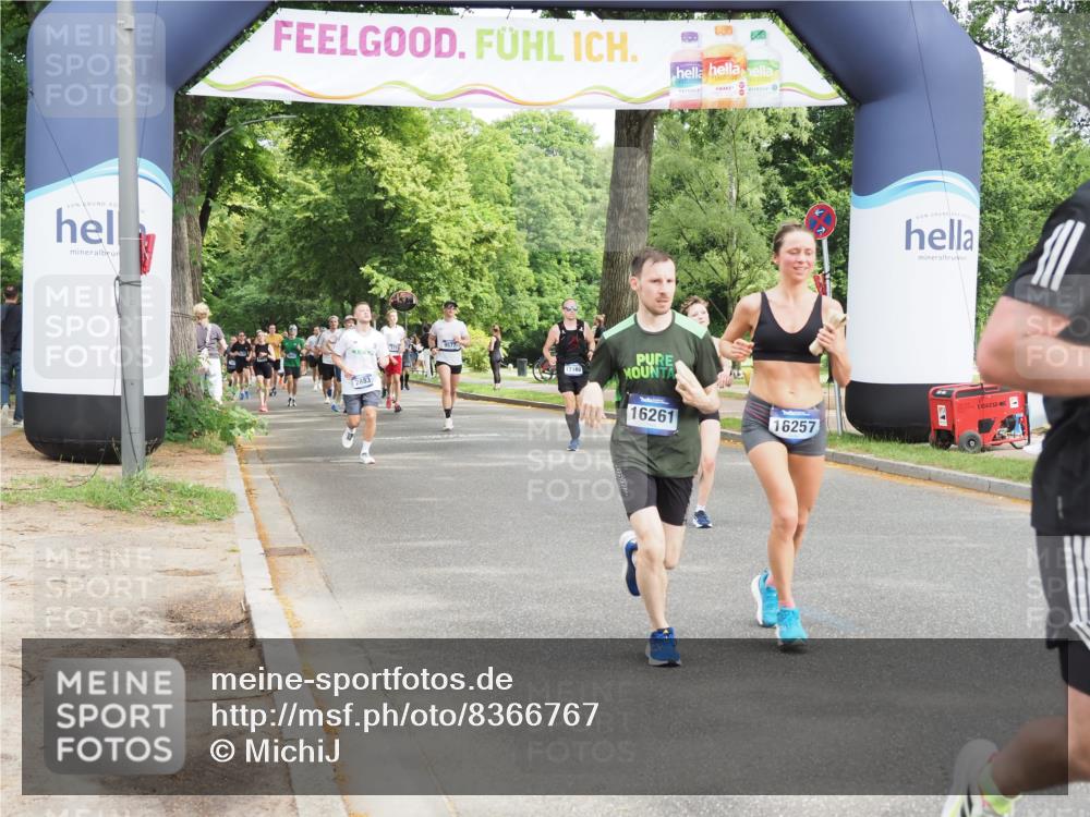 29.06.2025 - hella hamburg halbmarathon MichiJ http://msf.ph/oto/8366767 29.06.2025 10:44:00 Zwischen KM18-KM19 2676, 2883, 4833, 4940, 4951, 5570, 6835, 11083, 11554, 13523, 14867, 15349, 16257, 16261, 17617, 17779, 18388 meine-sportfotos.de