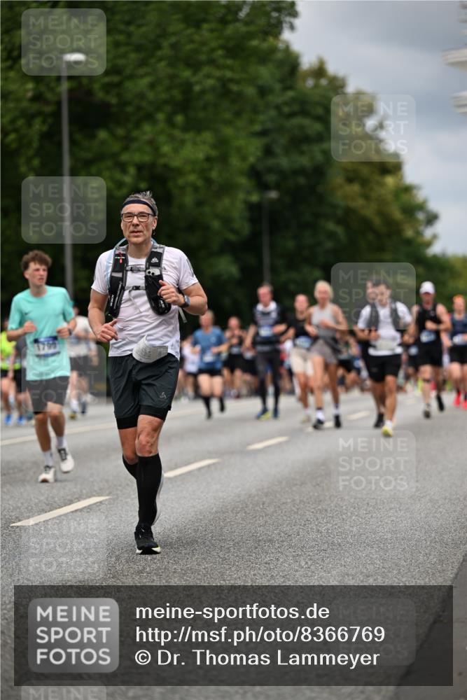29.06.2025 - hella hamburg halbmarathon Dr. Thomas Lammeyer http://msf.ph/oto/8366769 29.06.2025 10:41:50 Kennedybrücke 1337, 1339, 1475, 1799, 1819, 2016, 2031, 2104, 2272, 2480, 2853, 4347, 4442, 4618, 4762, 5522, 5523, 5640, 5940, 6243, 6821, 6955, 7085, 7124, 7321, 7544, 8499, 8758, 8811, 8843, 8985, 9288, 9894, 10159, 10506, 10836, 10919 meine-sportfotos.de