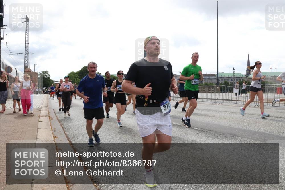 29.06.2025 - hella hamburg halbmarathon Lena Gebhardt http://msf.ph/oto/8366787 29.06.2025 10:39:30 Lombardsbrücke 14201, 75, 68, 3721, 13519, 141, 1760, 1856, 1883, 2092, 2571, 2574, 2578, 2843, 2893, 2976, 2998, 3046, 3275, 3353, 3727, 3745, 4298, 4410, 4523, 4603, 4609, 4659, 4752, 4855, 4882, 5045, 5701, 6112, 6321, 6342, 6343, 6427, 6428, 6611, 6719, 6726, 6739, 6748, 7053, 7125, 7199, 7341, 7429, 7501, 7506, 7524, 7589, 7684, 7815, 8203, 8243, 8457, 8995, 9393, 9420, 9446, 9569, 9698, 9747, 9777, 9974, 9977, 10001, 10072, 10315, 10441, 10512, 10516 meine-sportfotos.de