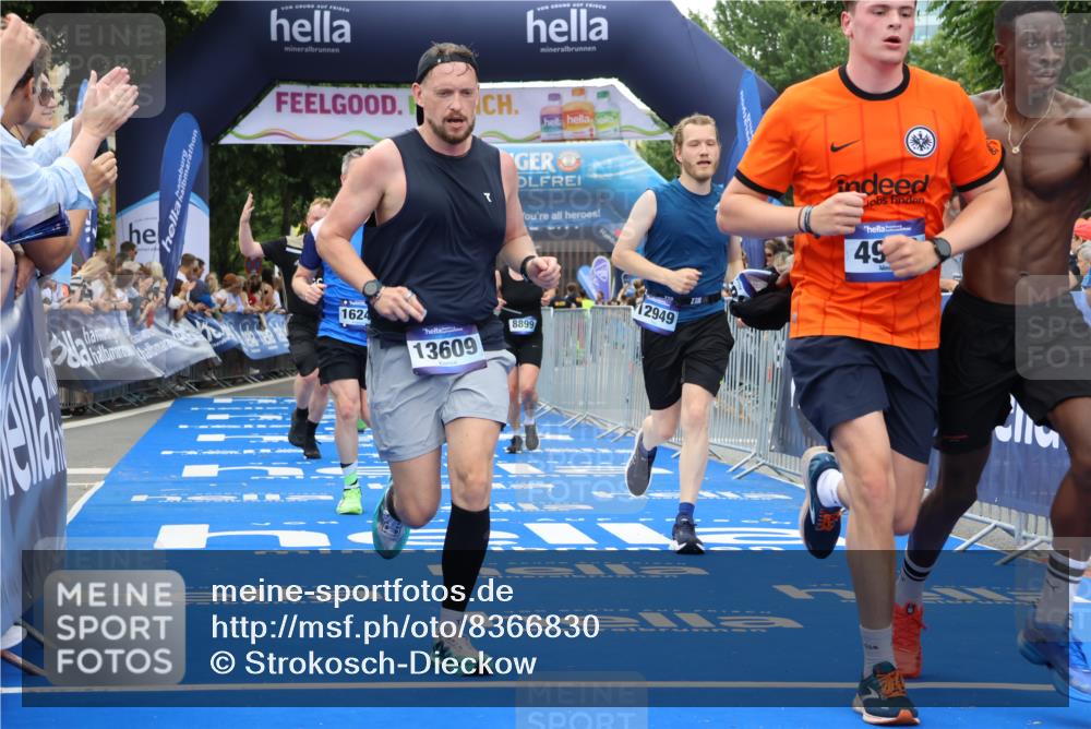 29.06.2025 - hella hamburg halbmarathon Strokosch-Dieckow http://msf.ph/oto/8366830 29.06.2025 10:50:18 Ziel 1119, 4247, 4933, 6795, 7930, 7932, 8899, 8921, 10371, 11607, 12035, 12949, 13609, 13690, 14034, 15620, 16000, 16242, 18394, 18499, 18811, 19040 meine-sportfotos.de
