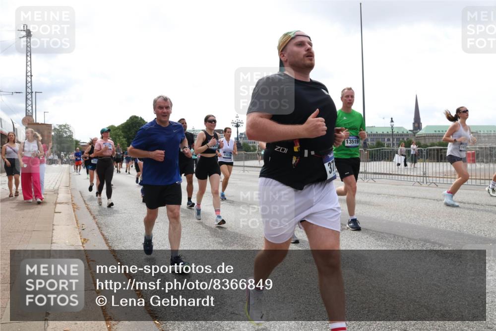 29.06.2025 - hella hamburg halbmarathon Lena Gebhardt http://msf.ph/oto/8366849 29.06.2025 10:39:30 Lombardsbrücke 335, 15538, 37, 13519, 1760, 1856, 1883, 2092, 2571, 2574, 2578, 2843, 2893, 2976, 2998, 3046, 3275, 3353, 3727, 3745, 4298, 4410, 4523, 4603, 4609, 4659, 4752, 4855, 4882, 5045, 5701, 6112, 6321, 6342, 6343, 6427, 6428, 6611, 6719, 6726, 6739, 6748, 7053, 7125, 7199, 7341, 7429, 7501, 7506, 7524, 7589, 7684, 7815, 8203, 8243, 8457, 8995, 9393, 9420, 9446, 9569, 9698, 9747, 9777, 9974, 9977, 10001, 10072, 10315, 10441, 10512, 10516 meine-sportfotos.de