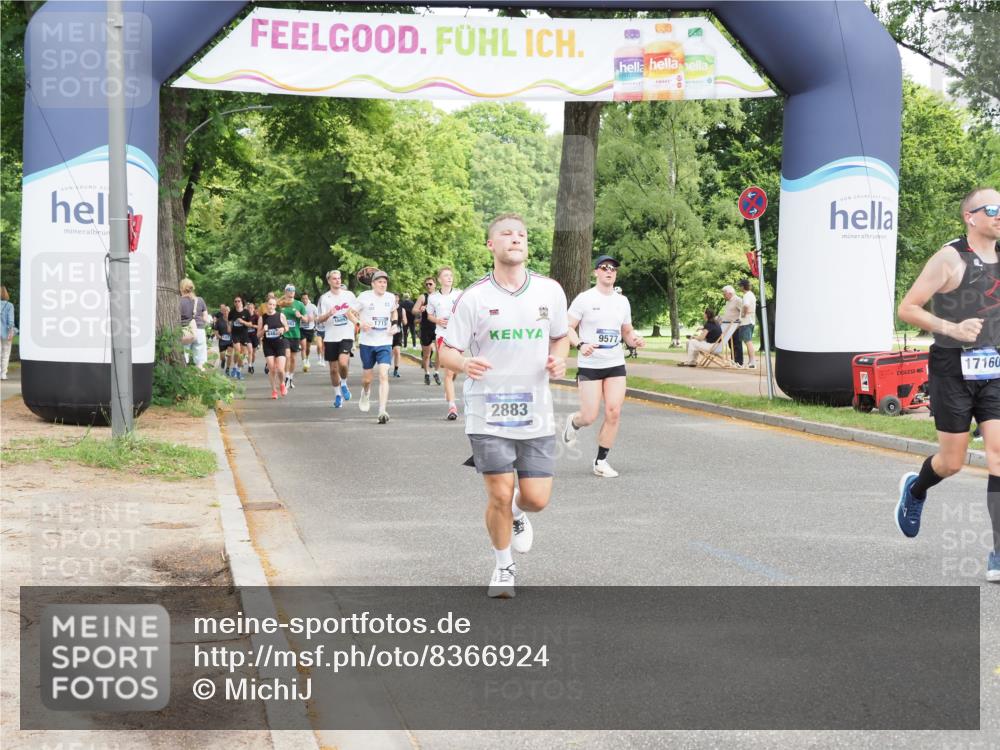 29.06.2025 - hella hamburg halbmarathon MichiJ http://msf.ph/oto/8366924 29.06.2025 10:44:03 Zwischen KM18-KM19 2883, 4833, 4951, 5570, 6835, 9577, 11083, 11554, 15349, 16257, 16261, 17160, 17617, 18388 meine-sportfotos.de