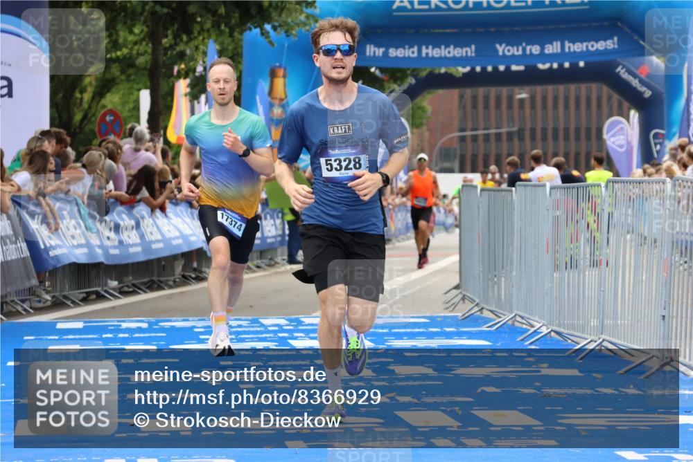 29.06.2025 - hella hamburg halbmarathon Strokosch-Dieckow http://msf.ph/oto/8366929 29.06.2025 10:28:26 Ziel 5328, 12529, 14140, 16711, 17374 meine-sportfotos.de