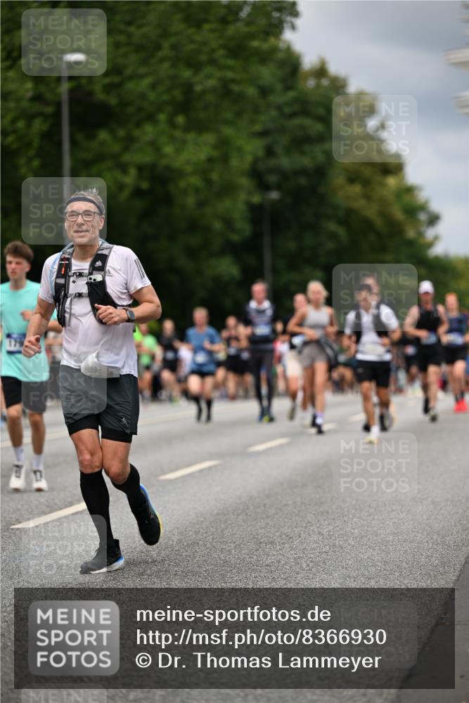 29.06.2025 - hella hamburg halbmarathon Dr. Thomas Lammeyer http://msf.ph/oto/8366930 29.06.2025 10:41:50 Kennedybrücke 1337, 1339, 1475, 1799, 1819, 2016, 2031, 2104, 2272, 2480, 2853, 4347, 4442, 4618, 4762, 5522, 5523, 5640, 5940, 6243, 6821, 6955, 7085, 7124, 7321, 7544, 8499, 8758, 8811, 8843, 8985, 9288, 9894, 10159, 10506, 10836, 10919 meine-sportfotos.de
