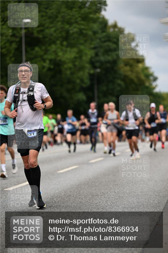 29.06.2025 - hella hamburg halbmarathon Dr. Thomas Lammeyer http://msf.ph/oto/8366934 29.06.2025 10:41:50 Kennedybrücke 1337, 1339, 1475, 1799, 1819, 2016, 2031, 2104, 2272, 2480, 2853, 4347, 4442, 4618, 4762, 5522, 5523, 5640, 5940, 6243, 6821, 6955, 7085, 7124, 7321, 7544, 8499, 8758, 8811, 8843, 8985, 9288, 9894, 10159, 10506, 10836, 10919 meine-sportfotos.de