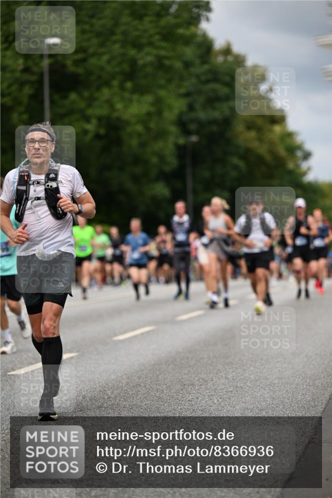29.06.2025 - hella hamburg halbmarathon Dr. Thomas Lammeyer http://msf.ph/oto/8366936 29.06.2025 10:41:50 Kennedybrücke 1337, 1339, 1475, 1799, 1819, 2016, 2031, 2104, 2272, 2480, 2853, 4347, 4442, 4618, 4762, 5522, 5523, 5640, 5940, 6243, 6821, 6955, 7085, 7124, 7321, 7544, 8499, 8758, 8811, 8843, 8985, 9288, 9894, 10159, 10506, 10836, 10919 meine-sportfotos.de