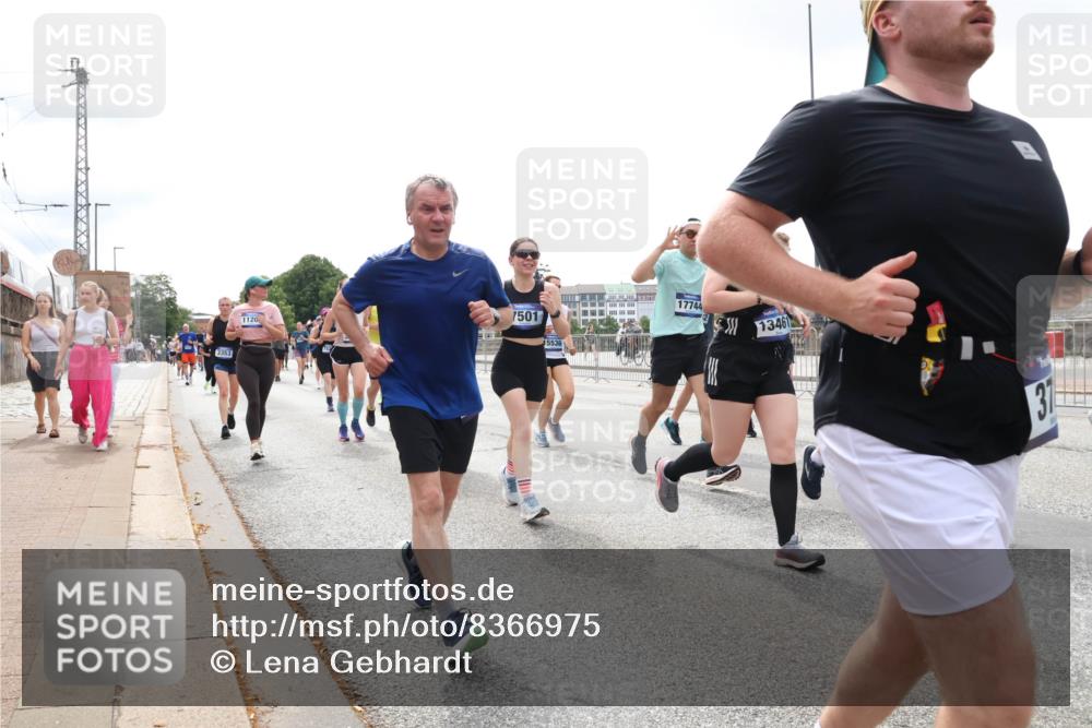 29.06.2025 - hella hamburg halbmarathon Lena Gebhardt http://msf.ph/oto/8366975 29.06.2025 10:39:31 Lombardsbrücke 3353, 1120, 7501, 15536, 17744, 13461, 37, 1760, 1856, 1883, 2092, 2571, 2574, 2578, 2843, 2893, 2976, 2998, 3046, 3275, 3353, 3727, 4298, 4410, 4523, 4603, 4609, 4659, 4752, 4855, 4882, 5045, 5701, 6112, 6321, 6342, 6343, 6427, 6428, 6611, 6719, 6726, 6739, 6748, 7053, 7125, 7199, 7341, 7429, 7501, 7506, 7524, 7589, 7684, 7815, 8203, 8243, 8457, 8995, 9393, 9420, 9446, 9569, 9698, 9747, 9777, 9974, 9977, 10001, 10315, 10441, 10512, 10516 meine-sportfotos.de