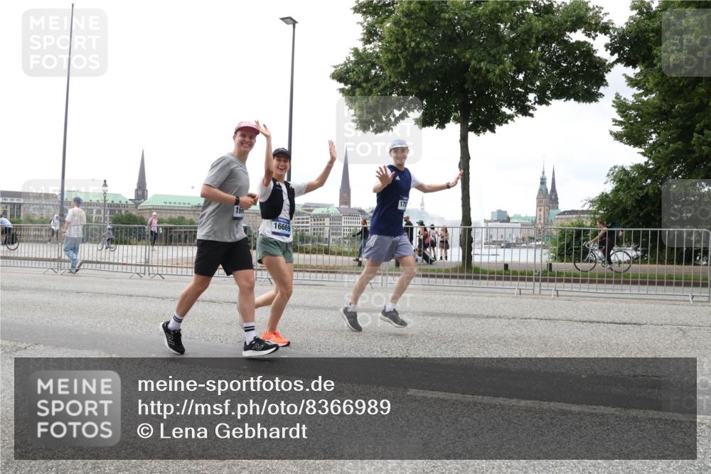 29.06.2025 - hella hamburg halbmarathon Lena Gebhardt http://msf.ph/oto/8366989 29.06.2025 10:48:37 Lombardsbrücke 16669, 179, 1142, 1157, 1167, 1584, 1645, 2037, 2195, 2418, 2437, 2438, 2475, 2627, 2650, 2716, 2756, 2792, 2909, 2958, 3215, 3224, 3320, 3504, 3661, 3679, 3933, 4588, 5010, 5585, 5781, 5952, 6143, 6437, 7062, 7203, 7532, 7947, 7948, 8461, 8521, 8719, 8760, 8948, 9552, 9775, 9787, 9921, 10059, 10145, 10204, 10366, 10524, 10654, 10656, 11364, 11365, 11742, 13814, 13845, 15715, 16498, 16499, 16701 meine-sportfotos.de