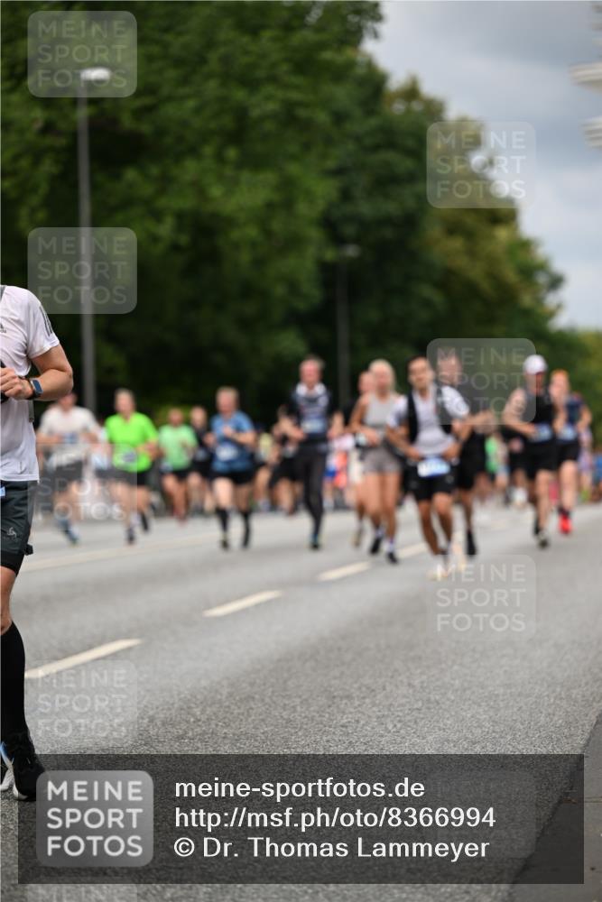 29.06.2025 - hella hamburg halbmarathon Dr. Thomas Lammeyer http://msf.ph/oto/8366994 29.06.2025 10:41:51 Kennedybrücke 1337, 1339, 1475, 1799, 1819, 2016, 2031, 2104, 2272, 2480, 2853, 4347, 4442, 4618, 4762, 5522, 5523, 5640, 5940, 6243, 6821, 6955, 7085, 7124, 7321, 7544, 8499, 8758, 8811, 8843, 8985, 9288, 9894, 10159, 10506, 10836, 10919 meine-sportfotos.de