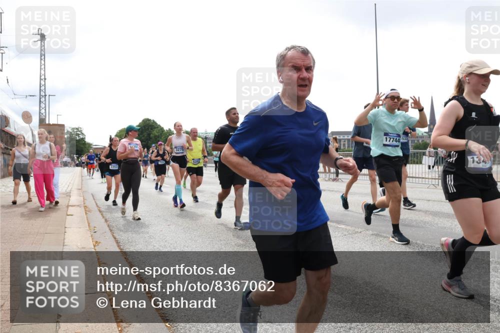 29.06.2025 - hella hamburg halbmarathon Lena Gebhardt http://msf.ph/oto/8367062 29.06.2025 10:39:31 Lombardsbrücke 3353, 14201, 7524, 3275, 8203, 17744, 533, 134, 1760, 1856, 1883, 2092, 2571, 2574, 2578, 2843, 2893, 2976, 2998, 3046, 3275, 3353, 3727, 4298, 4410, 4523, 4603, 4609, 4659, 4752, 4855, 4882, 5045, 5701, 6112, 6321, 6342, 6343, 6427, 6428, 6611, 6719, 6726, 6739, 6748, 7053, 7125, 7199, 7341, 7429, 7501, 7506, 7524, 7589, 7684, 7815, 8203, 8243, 8457, 8995, 9393, 9420, 9446, 9569, 9698, 9747, 9777, 9974, 9977, 10001, 10315, 10441, 10512, 10516 meine-sportfotos.de