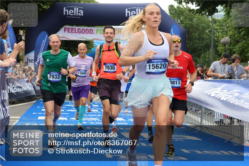 29.06.2025 - hella hamburg halbmarathon Strokosch-Dieckow http://msf.ph/oto/8367067 29.06.2025 10:50:14 Ziel 1119, 3296, 4933, 7176, 7930, 7932, 8313, 8921, 10371, 11607, 12235, 12949, 13282, 13609, 13690, 14034, 15620, 16000, 16242, 18499, 18811, 19040 meine-sportfotos.de