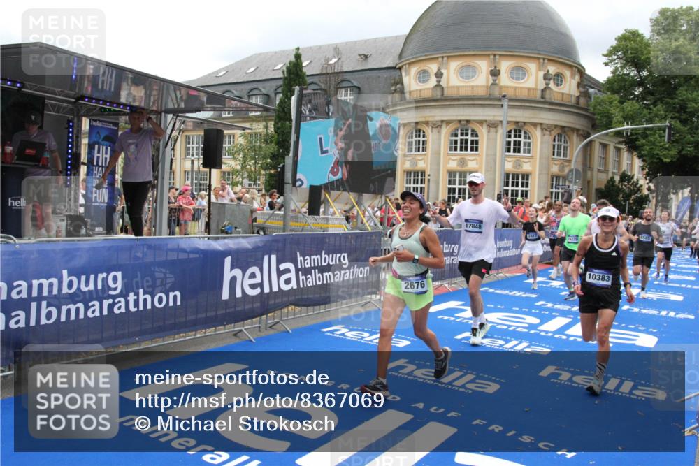 29.06.2025 - hella hamburg halbmarathon Michael Strokosch http://msf.ph/oto/8367069 29.06.2025 10:57:21 Ziel 1877, 2417, 2676, 4940, 5926, 6272, 8585, 9450, 9577, 9934, 10383, 11590, 12014, 12590, 13664, 13750, 15110, 15229, 15664, 16625, 17660, 17779, 17848, 17993, 19184 meine-sportfotos.de