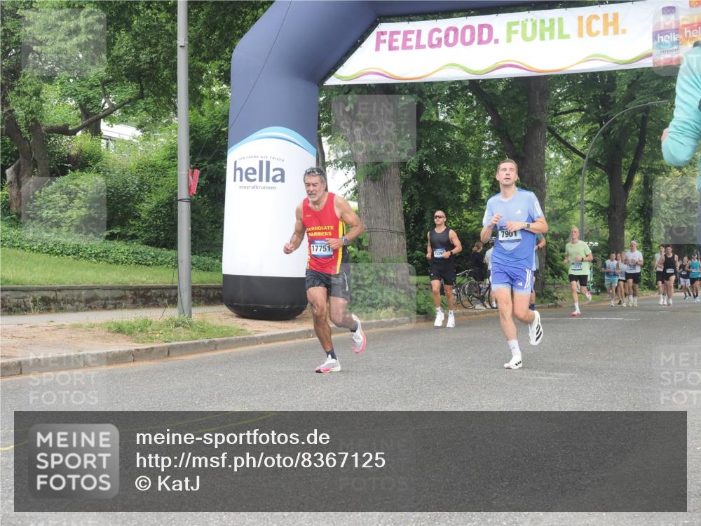 29.06.2025 - hella hamburg halbmarathon KatJ http://msf.ph/oto/8367125 29.06.2025 10:23:10 Zwischen KM18-KM19 7534, 7901, 8312 meine-sportfotos.de