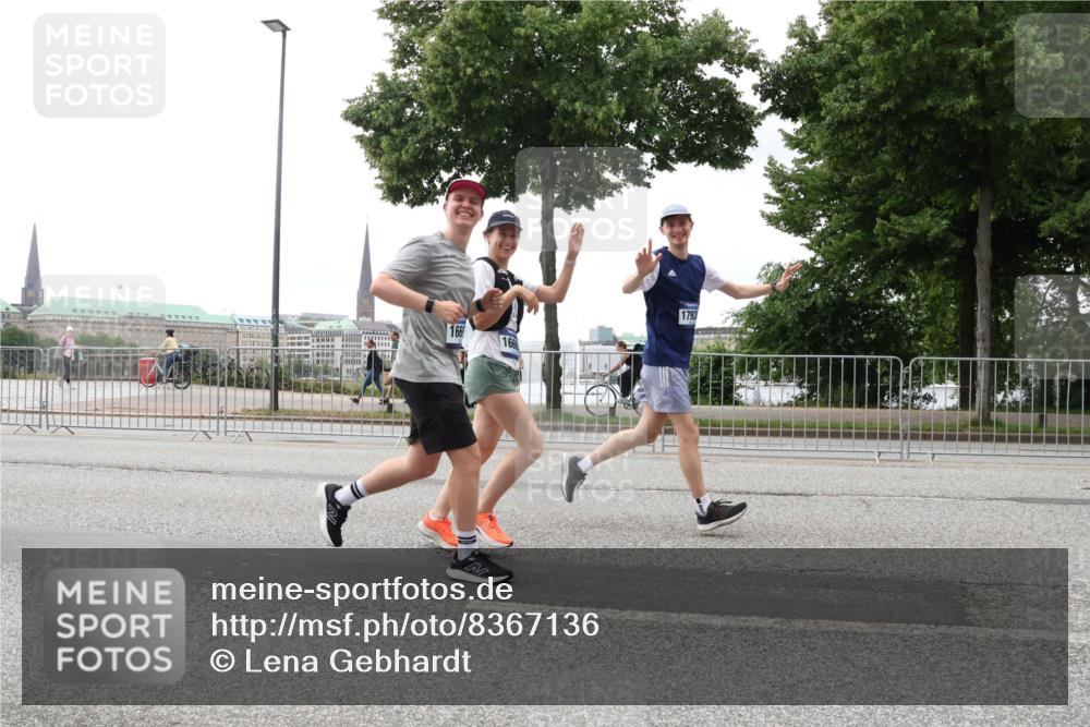 29.06.2025 - hella hamburg halbmarathon Lena Gebhardt http://msf.ph/oto/8367136 29.06.2025 10:48:38 Lombardsbrücke 166, 166, 1793, 1142, 1157, 1167, 1584, 1645, 2037, 2195, 2418, 2437, 2438, 2475, 2627, 2716, 2756, 2792, 2909, 2958, 3215, 3224, 3320, 3504, 3661, 3679, 3933, 4588, 5010, 5585, 5781, 5952, 6143, 6437, 7062, 7203, 7532, 7947, 7948, 8461, 8719, 8760, 8948, 9552, 9775, 9787, 9921, 10059, 10145, 10204, 10366, 10524, 10654, 10656, 11364, 11365, 11742, 13814, 13845, 15715, 16498, 16499, 16701 meine-sportfotos.de