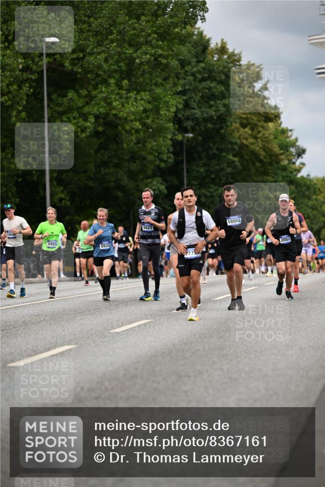 29.06.2025 - hella hamburg halbmarathon Dr. Thomas Lammeyer http://msf.ph/oto/8367161 29.06.2025 10:41:52 Kennedybrücke 1337, 1339, 1475, 1799, 1819, 2016, 2031, 2480, 2853, 4347, 4442, 4618, 4762, 5139, 5522, 5523, 5640, 6243, 6821, 6955, 7085, 7124, 7321, 7544, 8499, 8811, 8843, 8985, 9288, 9894, 10159, 10506, 10836, 10919 meine-sportfotos.de