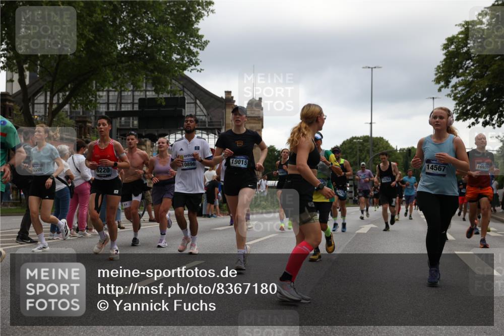 29.06.2025 - hella hamburg halbmarathon Yannick Fuchs http://msf.ph/oto/8367180 29.06.2025 10:53:25 20KM 2348, 2584, 2780, 2957, 2978, 3114, 3279, 3425, 3983, 4088, 4592, 4796, 5885, 6087, 6220, 6438, 7031, 7223, 7287, 10488, 10587, 10759, 10896, 10943, 11018, 11757, 11935, 11938, 12206, 12261, 12564, 12633, 12736, 12779, 12862, 13583, 13706, 13761, 14567, 14732, 14902, 14928, 14965, 15232, 15284, 15785, 16227, 16341, 16754, 16910, 16915, 16980, 17176, 17304, 17503, 17630, 18467, 18485, 18716, 18855, 19015, 19160 meine-sportfotos.de