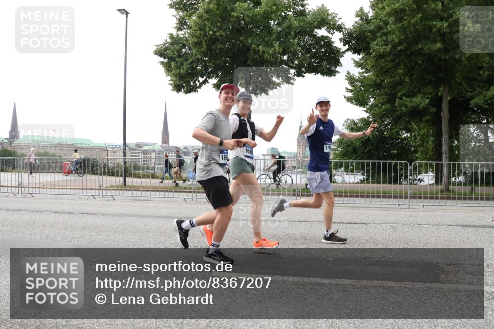 29.06.2025 - hella hamburg halbmarathon Lena Gebhardt http://msf.ph/oto/8367207 29.06.2025 10:48:38 Lombardsbrücke 166, 166, 1142, 1157, 1167, 1584, 1645, 2037, 2195, 2418, 2437, 2438, 2475, 2627, 2716, 2756, 2792, 2909, 2958, 3215, 3224, 3320, 3504, 3661, 3679, 3933, 4588, 5010, 5585, 5781, 5952, 6143, 6437, 7062, 7203, 7532, 7947, 7948, 8461, 8719, 8760, 8948, 9552, 9775, 9787, 9921, 10059, 10145, 10204, 10366, 10524, 10654, 10656, 11364, 11365, 11742, 13814, 13845, 15715, 16498, 16499, 16701 meine-sportfotos.de