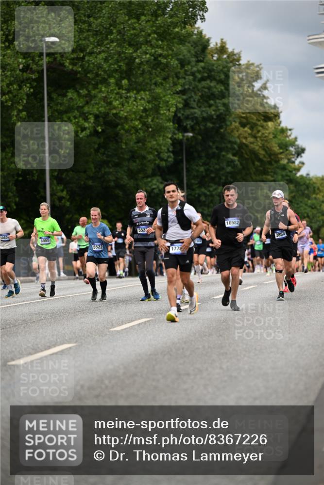 29.06.2025 - hella hamburg halbmarathon Dr. Thomas Lammeyer http://msf.ph/oto/8367226 29.06.2025 10:41:52 Kennedybrücke 1337, 1339, 1475, 1799, 1819, 2016, 2031, 2480, 2853, 4347, 4442, 4618, 4762, 5139, 5522, 5523, 5640, 6243, 6821, 6955, 7085, 7124, 7321, 7544, 8499, 8811, 8843, 8985, 9288, 9894, 10159, 10506, 10836, 10919 meine-sportfotos.de