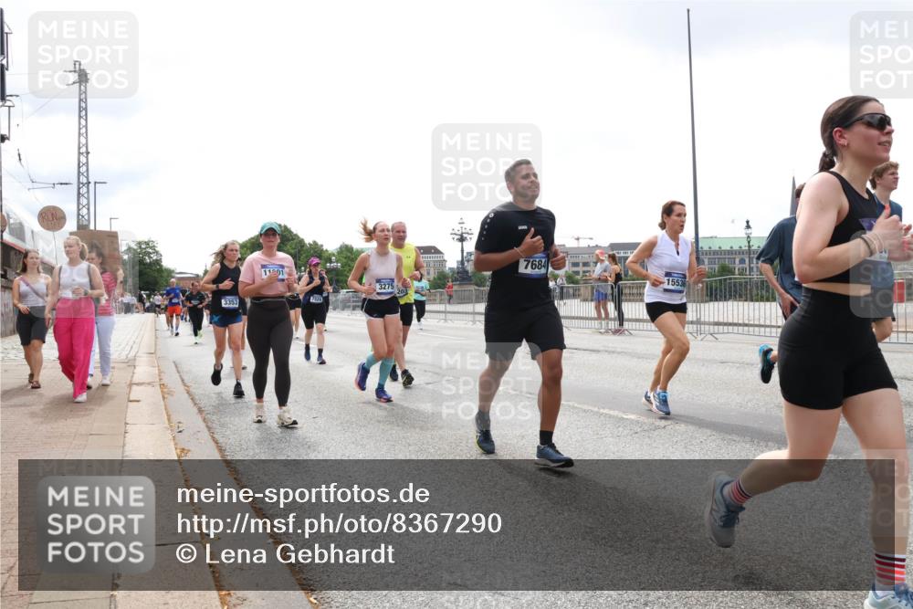 29.06.2025 - hella hamburg halbmarathon Lena Gebhardt http://msf.ph/oto/8367290 29.06.2025 10:39:32 Lombardsbrücke 3353, 11201, 7524, 3275, 7684, 15536, 1760, 1856, 1883, 2092, 2571, 2574, 2578, 2843, 2893, 2976, 2998, 3046, 3275, 3353, 3727, 4298, 4523, 4603, 4609, 4659, 4752, 4855, 4882, 5045, 5701, 6112, 6321, 6342, 6343, 6427, 6428, 6611, 6719, 6726, 6739, 6748, 7053, 7125, 7199, 7341, 7429, 7501, 7506, 7524, 7589, 7684, 7815, 8203, 8243, 8457, 8995, 9393, 9420, 9446, 9569, 9698, 9747, 9777, 9974, 9977, 10001, 10315, 10441, 10512, 10516 meine-sportfotos.de