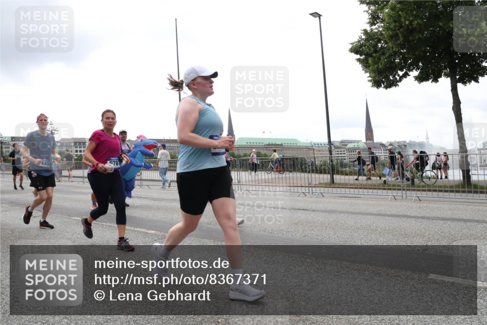 29.06.2025 - hella hamburg halbmarathon Lena Gebhardt http://msf.ph/oto/8367371 29.06.2025 10:48:38 Lombardsbrücke 6935, 9787, 1142, 1157, 1167, 1584, 1645, 2037, 2195, 2418, 2437, 2438, 2475, 2627, 2716, 2756, 2792, 2909, 2958, 3215, 3224, 3320, 3504, 3661, 3679, 3933, 4588, 5010, 5585, 5781, 5952, 6143, 6437, 7062, 7203, 7532, 7947, 7948, 8461, 8719, 8760, 8948, 9552, 9775, 9787, 9921, 10059, 10145, 10204, 10366, 10524, 10654, 10656, 11364, 11365, 11742, 13814, 13845, 15715, 16498, 16499, 16701 meine-sportfotos.de