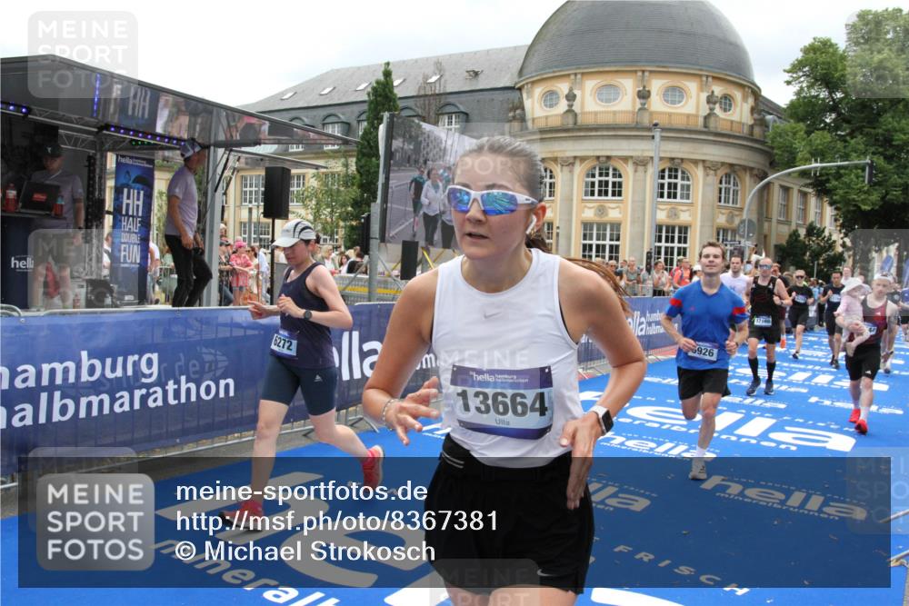 29.06.2025 - hella hamburg halbmarathon Michael Strokosch http://msf.ph/oto/8367381 29.06.2025 10:57:27 Ziel 3435, 5926, 6272, 6281, 6302, 8393, 9450, 9727, 12014, 12590, 13394, 13664, 15695, 16093, 16625, 16830, 17160, 17758, 17828 meine-sportfotos.de