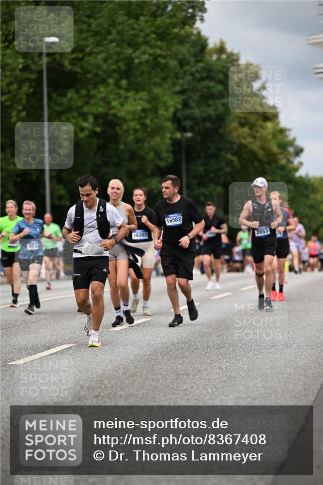 29.06.2025 - hella hamburg halbmarathon Dr. Thomas Lammeyer http://msf.ph/oto/8367408 29.06.2025 10:41:54 Kennedybrücke 1337, 1339, 1475, 1799, 2016, 2031, 2480, 2853, 4442, 4618, 4762, 5139, 5522, 5523, 5640, 6243, 6697, 6955, 7085, 7124, 7321, 7544, 8499, 8811, 8843, 8985, 9288, 9894, 10159, 10506, 10836 meine-sportfotos.de