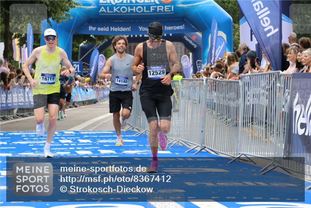 29.06.2025 - hella hamburg halbmarathon Strokosch-Dieckow http://msf.ph/oto/8367412 29.06.2025 10:28:20 Ziel 3075, 5328, 7389, 12529, 14140, 16711 meine-sportfotos.de