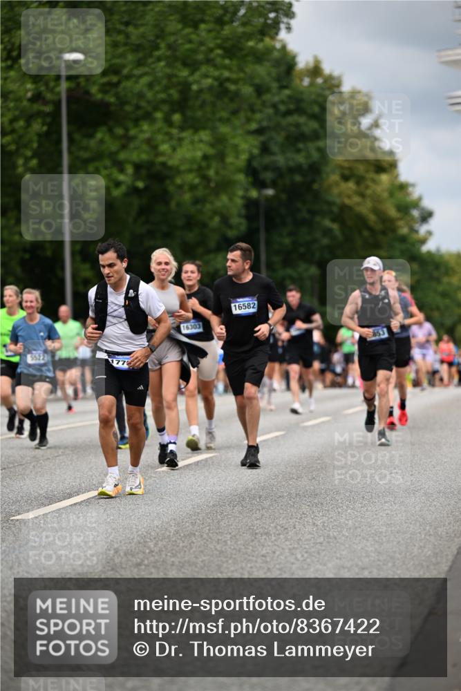 29.06.2025 - hella hamburg halbmarathon Dr. Thomas Lammeyer http://msf.ph/oto/8367422 29.06.2025 10:41:54 Kennedybrücke 1337, 1339, 1475, 1799, 2016, 2031, 2480, 2853, 4442, 4618, 4762, 5139, 5522, 5523, 5640, 6243, 6697, 6955, 7085, 7124, 7321, 7544, 8499, 8811, 8843, 8985, 9288, 9894, 10159, 10506, 10836 meine-sportfotos.de