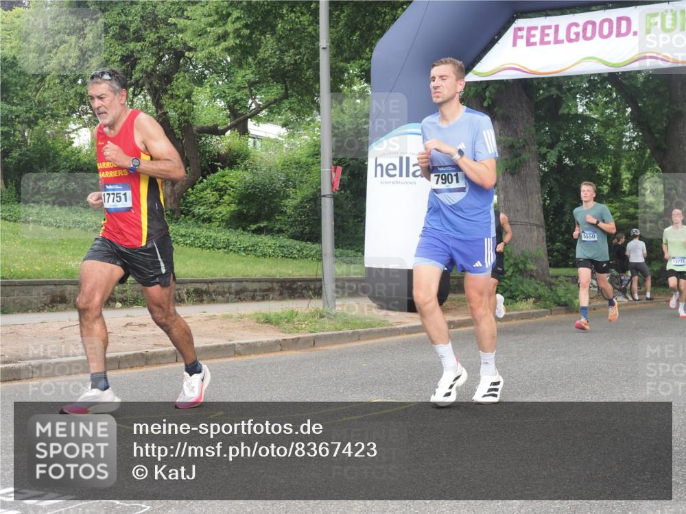 29.06.2025 - hella hamburg halbmarathon KatJ http://msf.ph/oto/8367423 29.06.2025 10:23:11 Zwischen KM18-KM19 7534, 7901, 8312 meine-sportfotos.de
