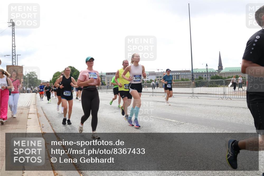 29.06.2025 - hella hamburg halbmarathon Lena Gebhardt http://msf.ph/oto/8367433 29.06.2025 10:39:33 Lombardsbrücke 3353, 11201, 820, 3275, 4855, 1760, 1856, 1883, 2092, 2313, 2571, 2574, 2578, 2843, 2893, 2976, 2998, 3046, 3275, 3353, 3727, 4298, 4523, 4603, 4609, 4659, 4752, 4855, 4882, 5045, 5701, 6321, 6342, 6343, 6427, 6428, 6611, 6719, 6726, 6739, 6748, 7053, 7125, 7199, 7341, 7429, 7501, 7506, 7524, 7589, 7684, 7815, 8203, 8243, 8457, 8995, 9393, 9420, 9446, 9569, 9698, 9747, 9777, 10001, 10315, 10441, 10512, 10516 meine-sportfotos.de