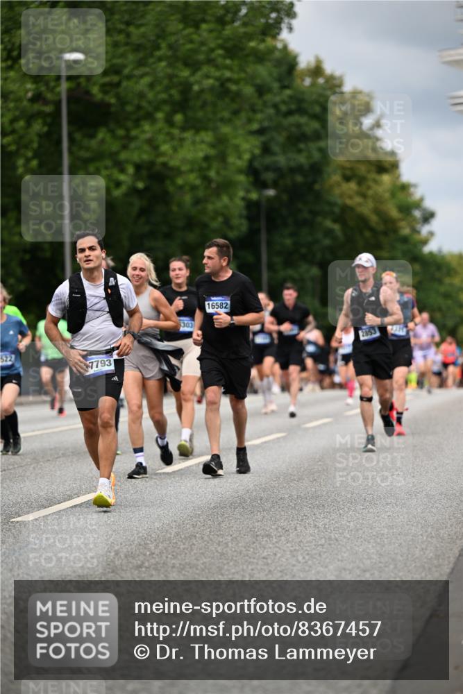 29.06.2025 - hella hamburg halbmarathon Dr. Thomas Lammeyer http://msf.ph/oto/8367457 29.06.2025 10:41:54 Kennedybrücke 1337, 1339, 1475, 1799, 2016, 2031, 2480, 2853, 4442, 4618, 4762, 5139, 5522, 5523, 5640, 6243, 6697, 6955, 7085, 7124, 7321, 7544, 8499, 8811, 8843, 8985, 9288, 9894, 10159, 10506, 10836 meine-sportfotos.de