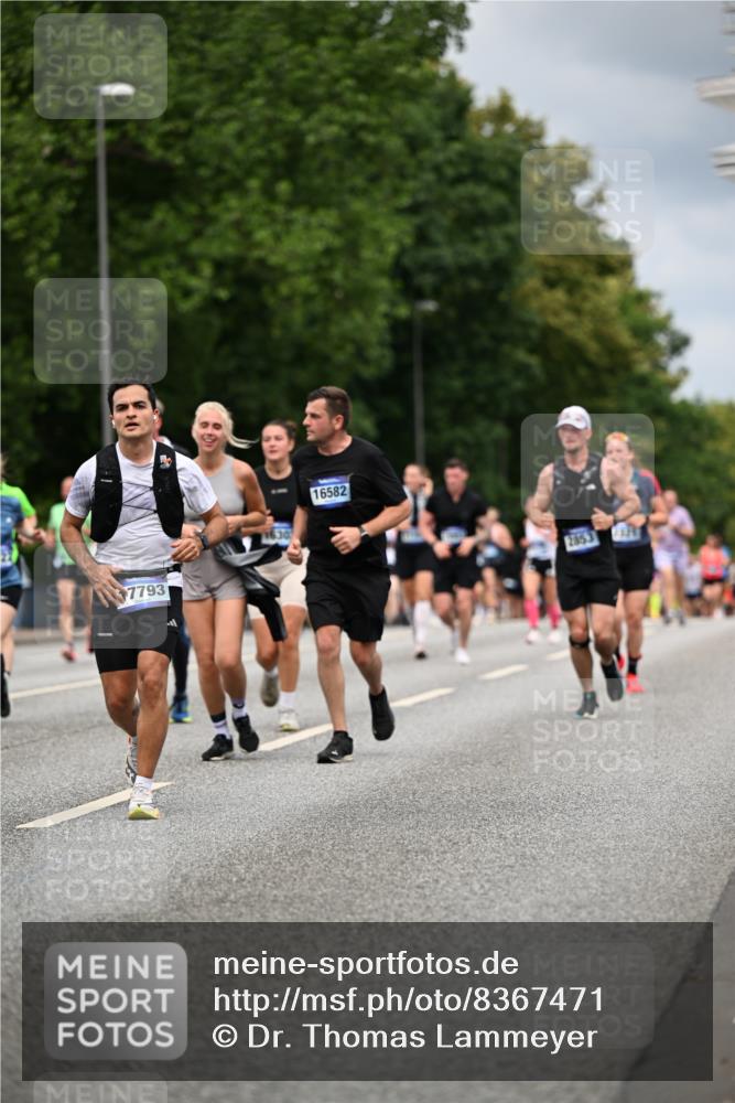 29.06.2025 - hella hamburg halbmarathon Dr. Thomas Lammeyer http://msf.ph/oto/8367471 29.06.2025 10:41:54 Kennedybrücke 1337, 1339, 1475, 1799, 2016, 2031, 2480, 2853, 4442, 4618, 4762, 5139, 5522, 5523, 5640, 6243, 6697, 6955, 7085, 7124, 7321, 7544, 8499, 8811, 8843, 8985, 9288, 9894, 10159, 10506, 10836 meine-sportfotos.de