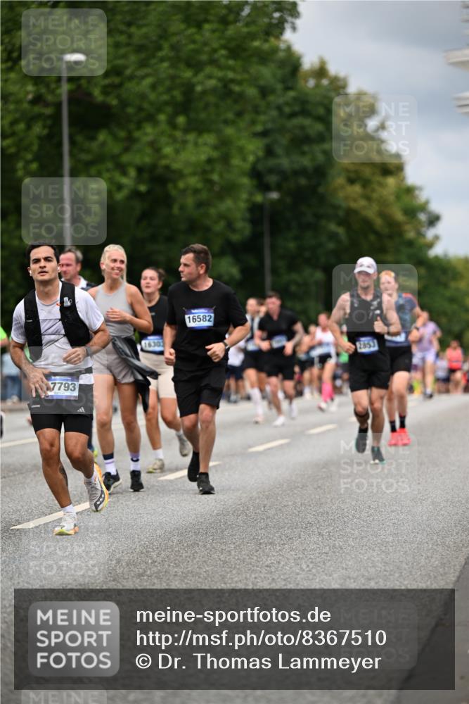 29.06.2025 - hella hamburg halbmarathon Dr. Thomas Lammeyer http://msf.ph/oto/8367510 29.06.2025 10:41:55 Kennedybrücke 1337, 1475, 1799, 1985, 2016, 2031, 2480, 2853, 4442, 4762, 5139, 5522, 5523, 5640, 6697, 6955, 7085, 7124, 7321, 7544, 8499, 8811, 8843, 8985, 9288, 9894, 10159, 10506, 10836 meine-sportfotos.de