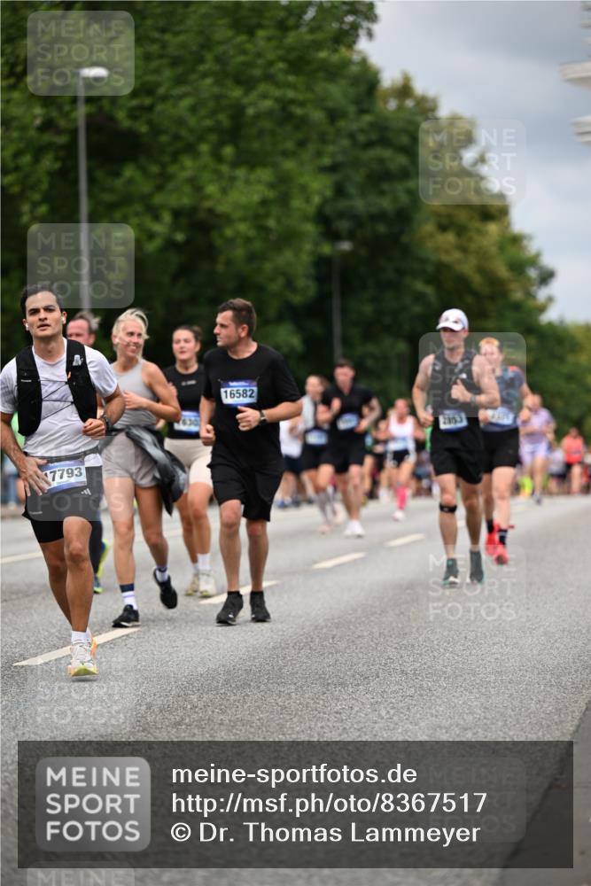 29.06.2025 - hella hamburg halbmarathon Dr. Thomas Lammeyer http://msf.ph/oto/8367517 29.06.2025 10:41:55 Kennedybrücke 1337, 1475, 1799, 1985, 2016, 2031, 2480, 2853, 4442, 4762, 5139, 5522, 5523, 5640, 6697, 6955, 7085, 7124, 7321, 7544, 8499, 8811, 8843, 8985, 9288, 9894, 10159, 10506, 10836 meine-sportfotos.de