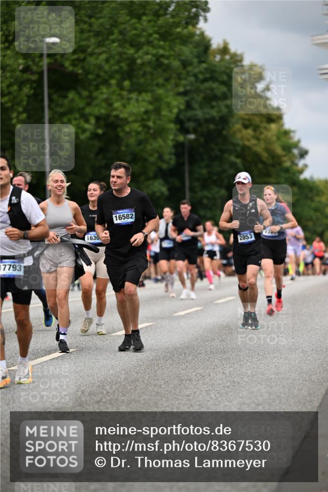 29.06.2025 - hella hamburg halbmarathon Dr. Thomas Lammeyer http://msf.ph/oto/8367530 29.06.2025 10:41:55 Kennedybrücke 1337, 1475, 1799, 1985, 2016, 2031, 2480, 2853, 4442, 4762, 5139, 5522, 5523, 5640, 6697, 6955, 7085, 7124, 7321, 7544, 8499, 8811, 8843, 8985, 9288, 9894, 10159, 10506, 10836 meine-sportfotos.de