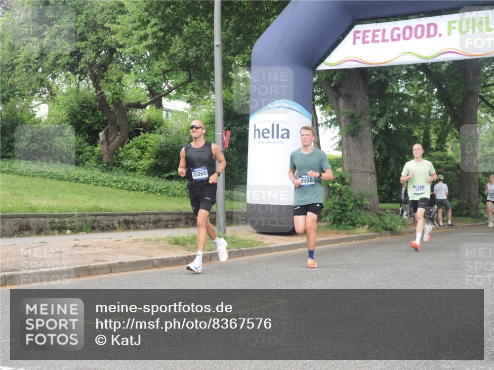 29.06.2025 - hella hamburg halbmarathon KatJ http://msf.ph/oto/8367576 29.06.2025 10:23:13 Zwischen KM18-KM19 5550, 7901 meine-sportfotos.de