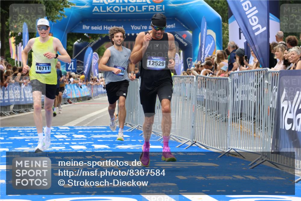 29.06.2025 - hella hamburg halbmarathon Strokosch-Dieckow http://msf.ph/oto/8367584 29.06.2025 10:28:20 Ziel 3075, 5328, 7389, 12529, 14140, 16711 meine-sportfotos.de