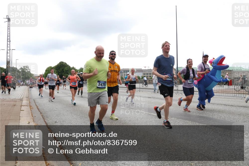 29.06.2025 - hella hamburg halbmarathon Lena Gebhardt http://msf.ph/oto/8367599 29.06.2025 10:48:39 Lombardsbrücke 15489, 2475, 935, 1649, 1142, 1157, 1167, 1584, 1645, 2037, 2195, 2418, 2437, 2438, 2475, 2627, 2716, 2756, 2792, 2909, 3215, 3224, 3320, 3504, 3661, 3679, 3933, 4588, 5010, 5479, 5480, 5585, 5781, 5952, 6015, 6143, 6437, 7062, 7203, 7532, 7947, 7948, 8461, 8719, 8760, 8948, 9552, 9775, 9787, 9921, 10059, 10145, 10204, 10366, 10524, 10654, 10656, 11364, 11365, 13814, 13845, 15715, 16498, 16499, 16701 meine-sportfotos.de