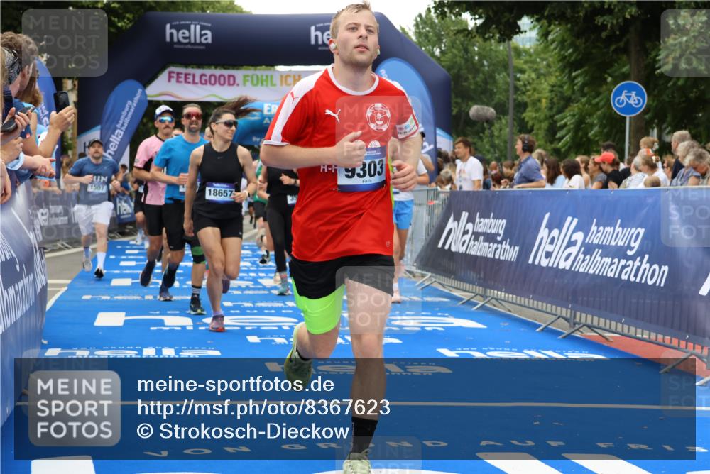 29.06.2025 - hella hamburg halbmarathon Strokosch-Dieckow http://msf.ph/oto/8367623 29.06.2025 10:50:04 Ziel 1119, 1216, 1321, 1507, 2020, 3296, 3562, 3692, 3852, 7100, 7176, 7657, 8313, 9031, 9213, 9303, 9965, 11607, 12203, 12235, 12271, 13225, 13282, 13758, 14257, 16403, 18228, 18657, 18658, 18884, 19112 meine-sportfotos.de